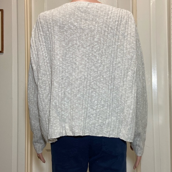 Medium Distinctive Sportswear Cream Pull- on Sweater - Picture 5 of 12